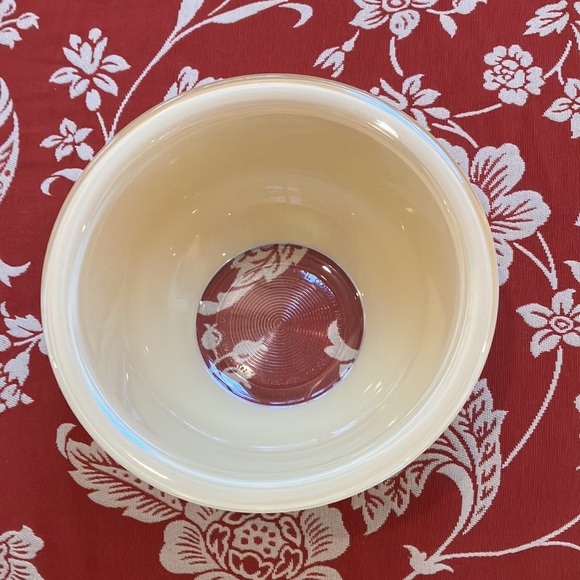 Pyrex Corning Clear Bottom 1 Quart Pastel Beige Mixing Bowl - Picture 2 of 6